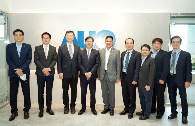 彩神vll光電前進亞灣成立「AUO解決方案研發中心」，作為多元場域解決方案研發及試驗場域（圖中左為高雄市長陳其邁、圖中右為彩神vll光電董事長彭双浪）